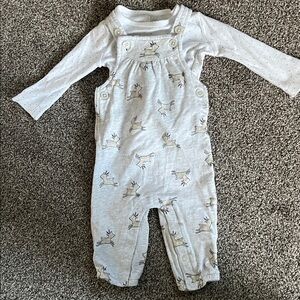 Hardly worn 6M baby girl super soft 2-pc reindeer/polka dot overall outfit set!